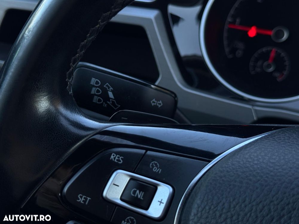 Volkswagen Touran - 18