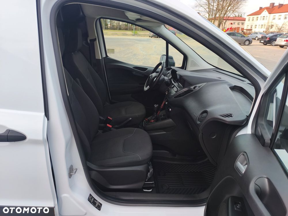 Ford Transit Courier - 33