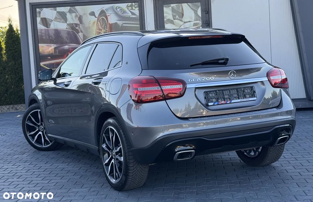 Mercedes-Benz GLA 200 7G-DCT - 10