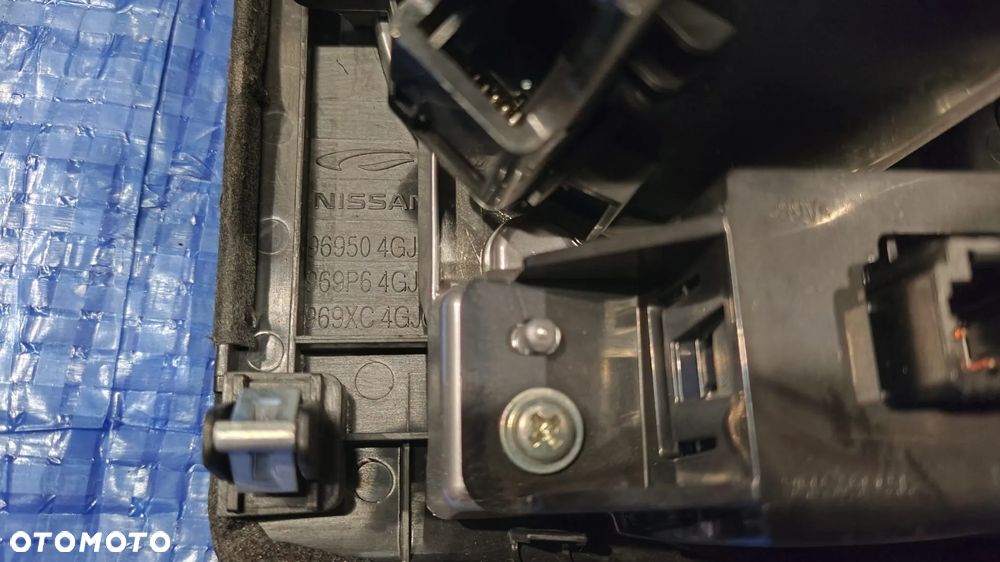 UCHWYT NA NAPOJE KUBKI RAMKA LEWARKA ZMIANY BIEGÓW MANUAL TUNELU ŚRODKOWEGO PANEL PRZEŁĄCZNIK NAWIGACJI 96915-4GJ0A 283954GA1B 96950-4GJ0 68430-4GJ0A INFINITI Q50 - 6