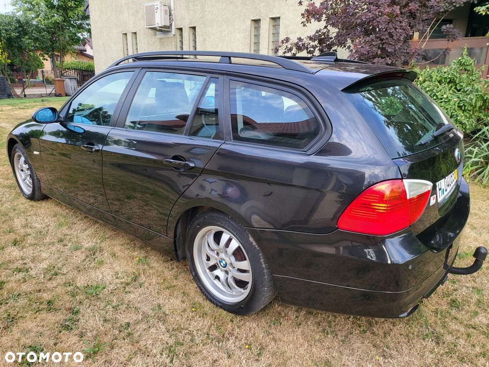 BMW Seria 3 318i Touring - 19
