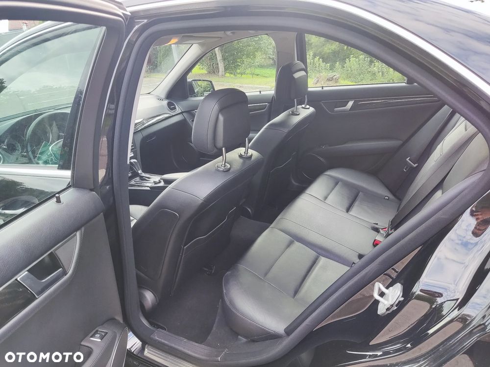 Mercedes-Benz Klasa C 250 CGI BlueEff Avantgarde - 8