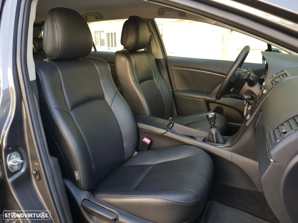 Toyota Avensis SW 2.0 D-4D Exclusive - 37
