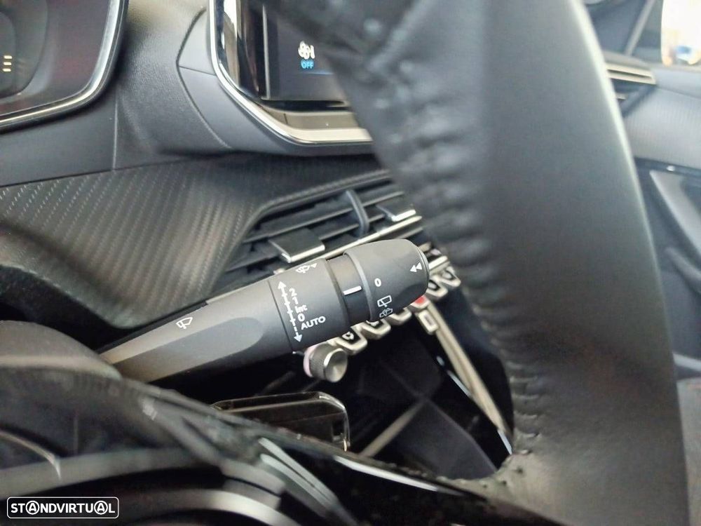 Peugeot 2008 1.2 Hybrid Allure e-DCS6 - 15