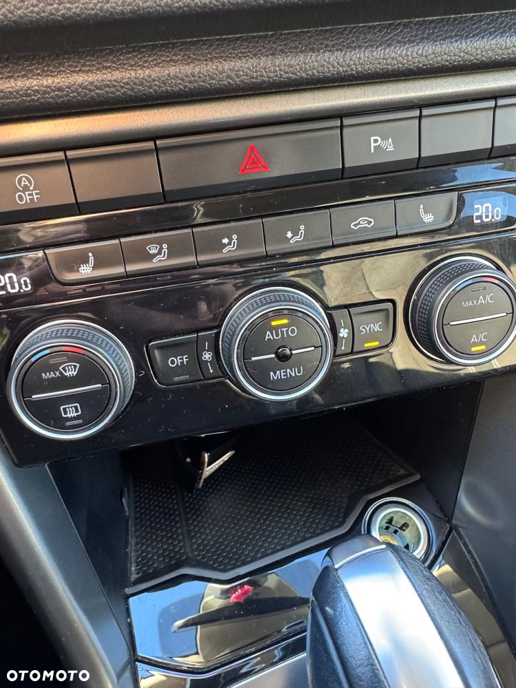 Volkswagen T-Roc - 21
