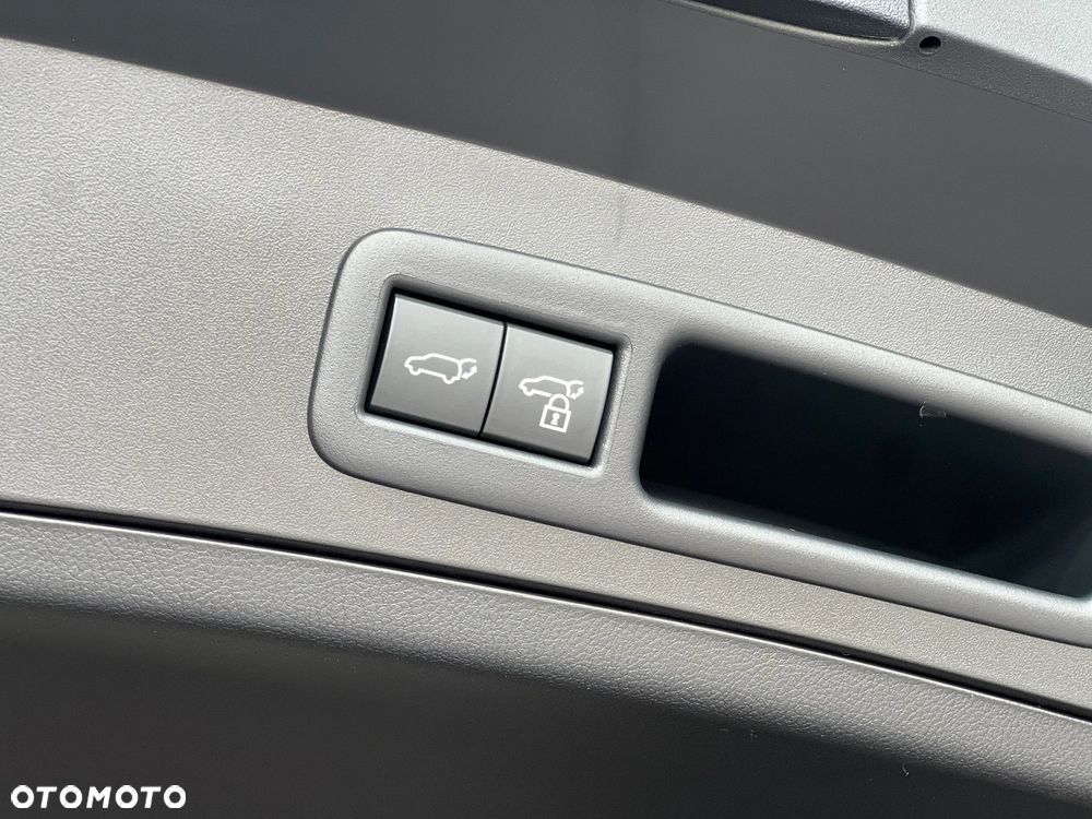 Lexus UX 300h F Sport Design - 10