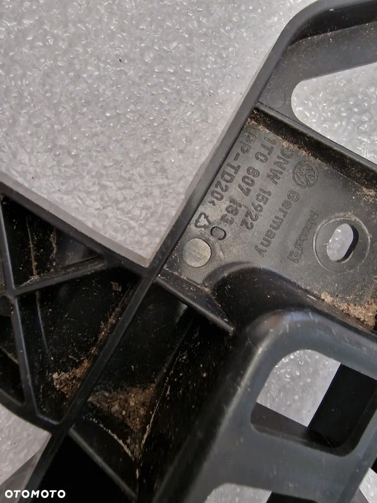 VW TOURAN II 10- PRAWY ŚLIZG / MOCOWANIE ZDERZAKA / BŁOTNIKA PRZEDNI PRZÓD , NR 1T0807184C , NR AUKCJI MS61 - 4