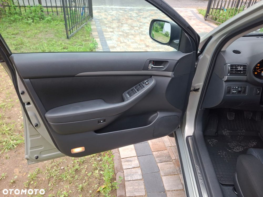 Toyota Avensis 1.8 VVT-i Executive - 26