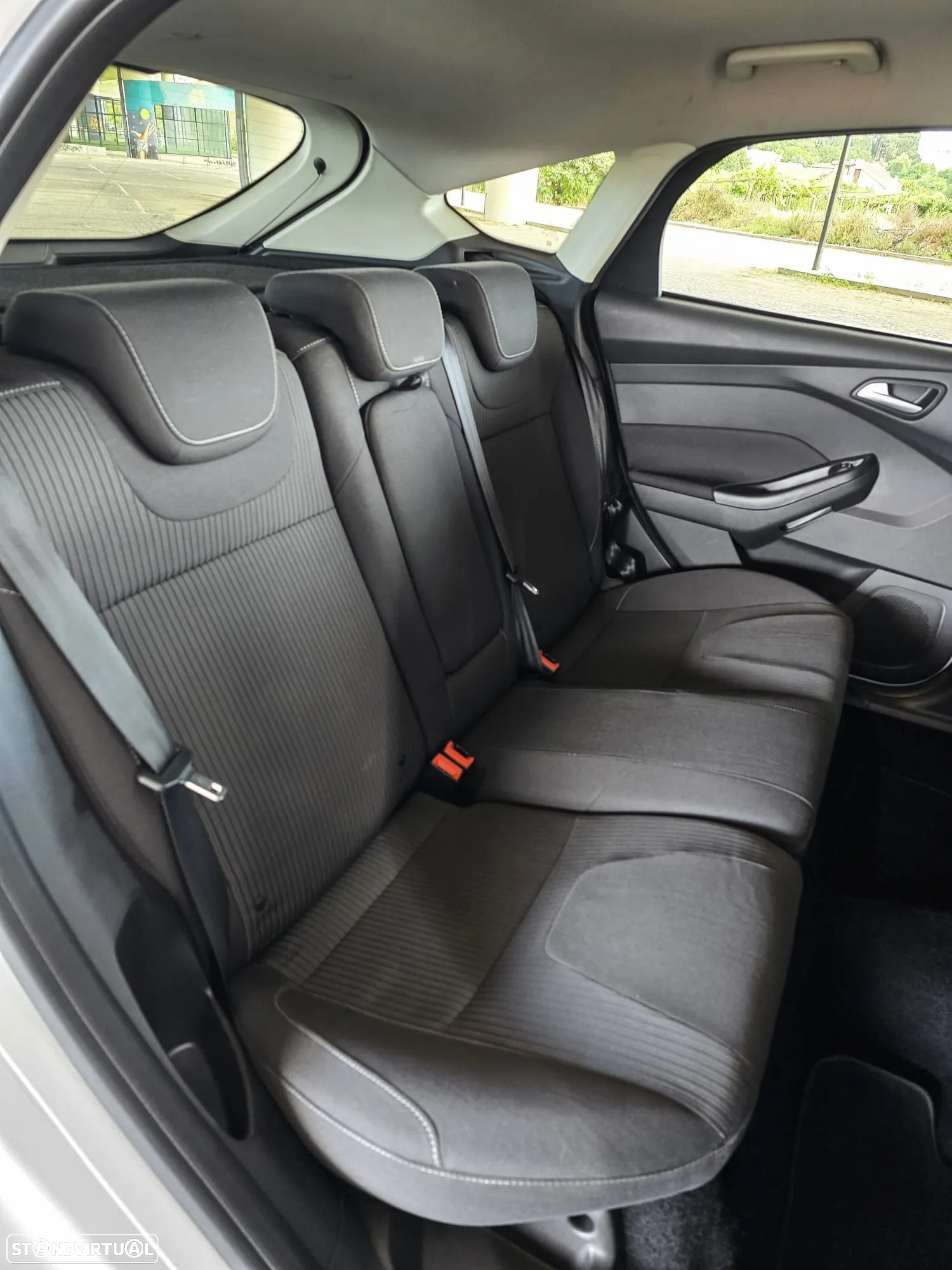 Ford Focus 1.0 SCTi Titanium - 8