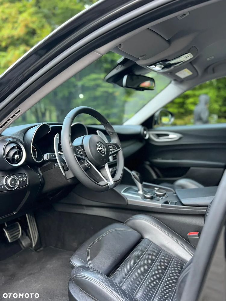 Alfa Romeo Giulia 2.0 Turbo 16V AT8-Q4 Veloce - 28