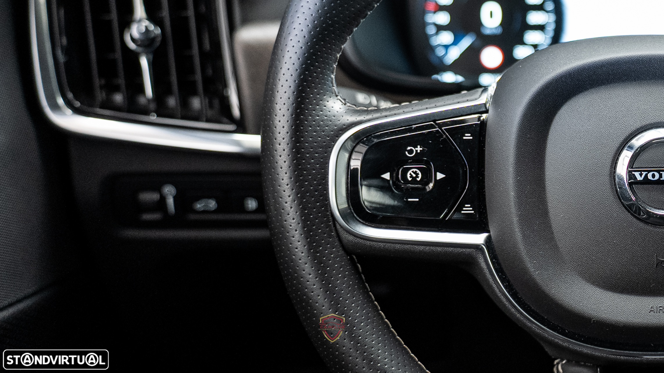 Volvo S90 2.0 T8 R-Design AWD Geartronic - 24