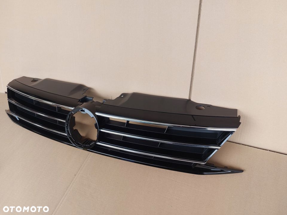 JETTA 3 III LIFT 5C 15-18 ATRAPA GRILL CHROM NOWA - 3