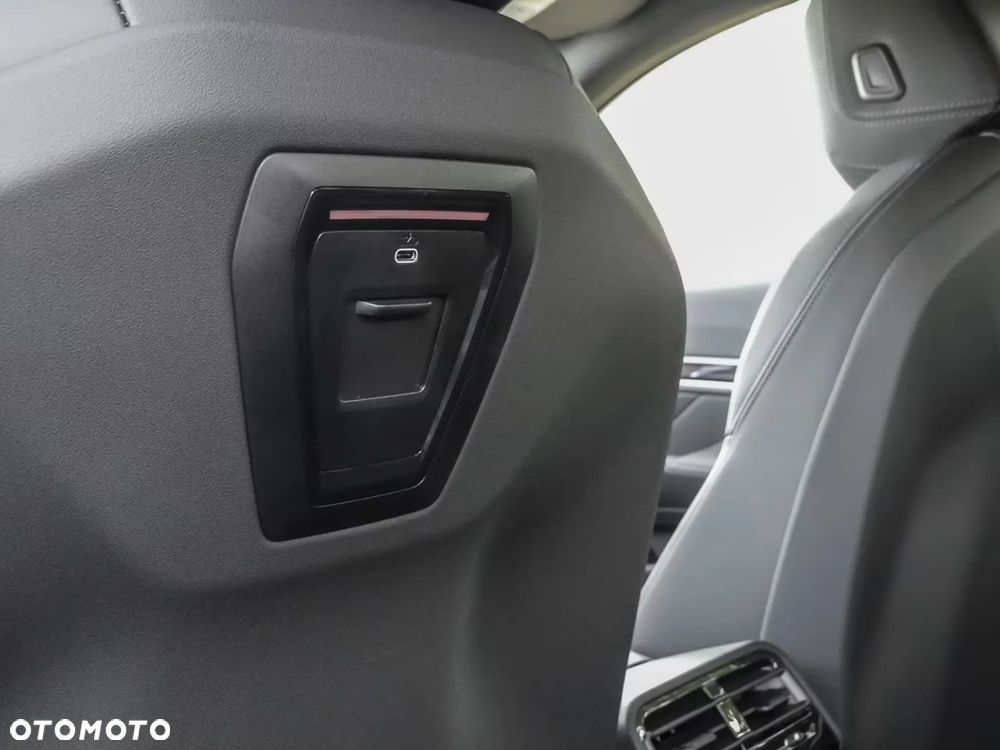 BMW Seria 5 520d xDrive mHEV M Sport - 11