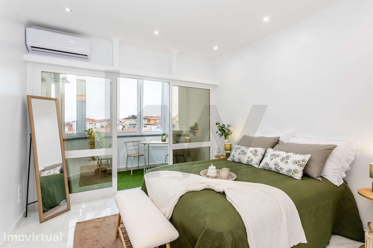 Apartamento T2 remodelado nas Fontaínhas — junto ao Mercado da Vila