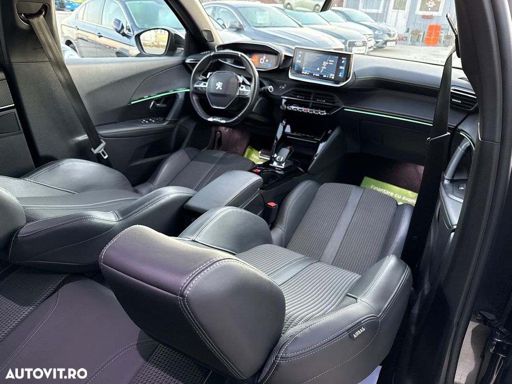 Peugeot 2008 PureTech 130 EAT8 GT Pack - 8