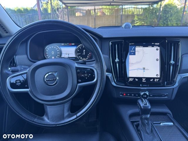 Volvo V90 Cross Country - 14