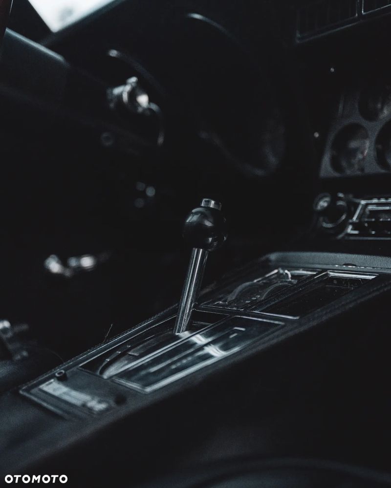 Chevrolet Corvette - 24