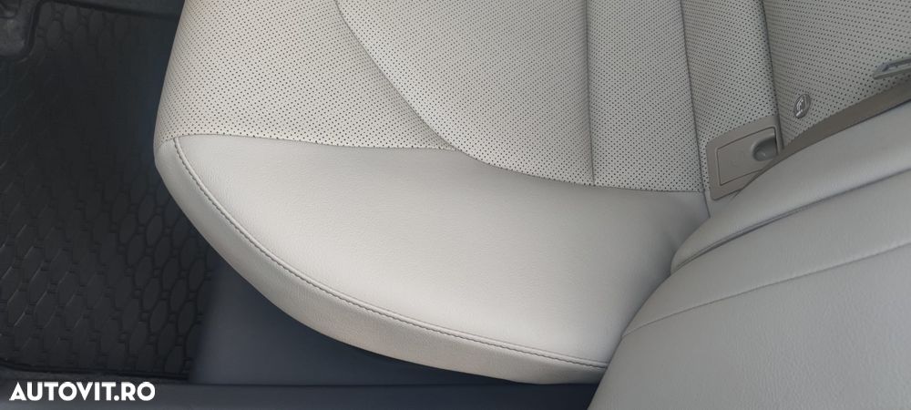 Toyota Camry Luxury - 24