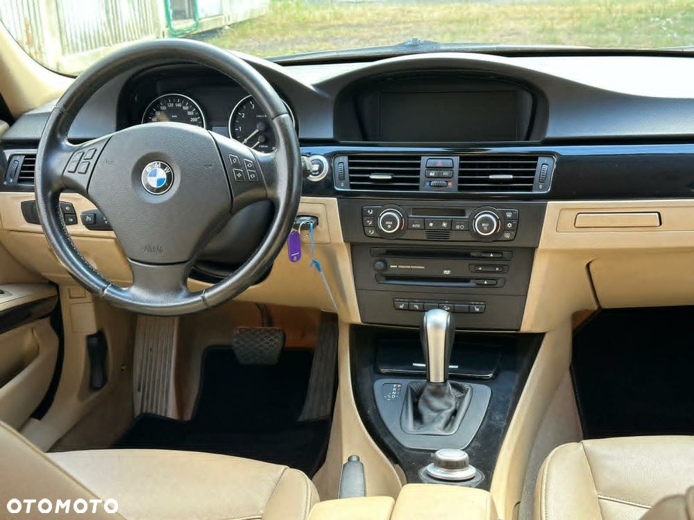 Dekory listwy BMW E90 E91 Europa czarny połysk czarne Navi - 1