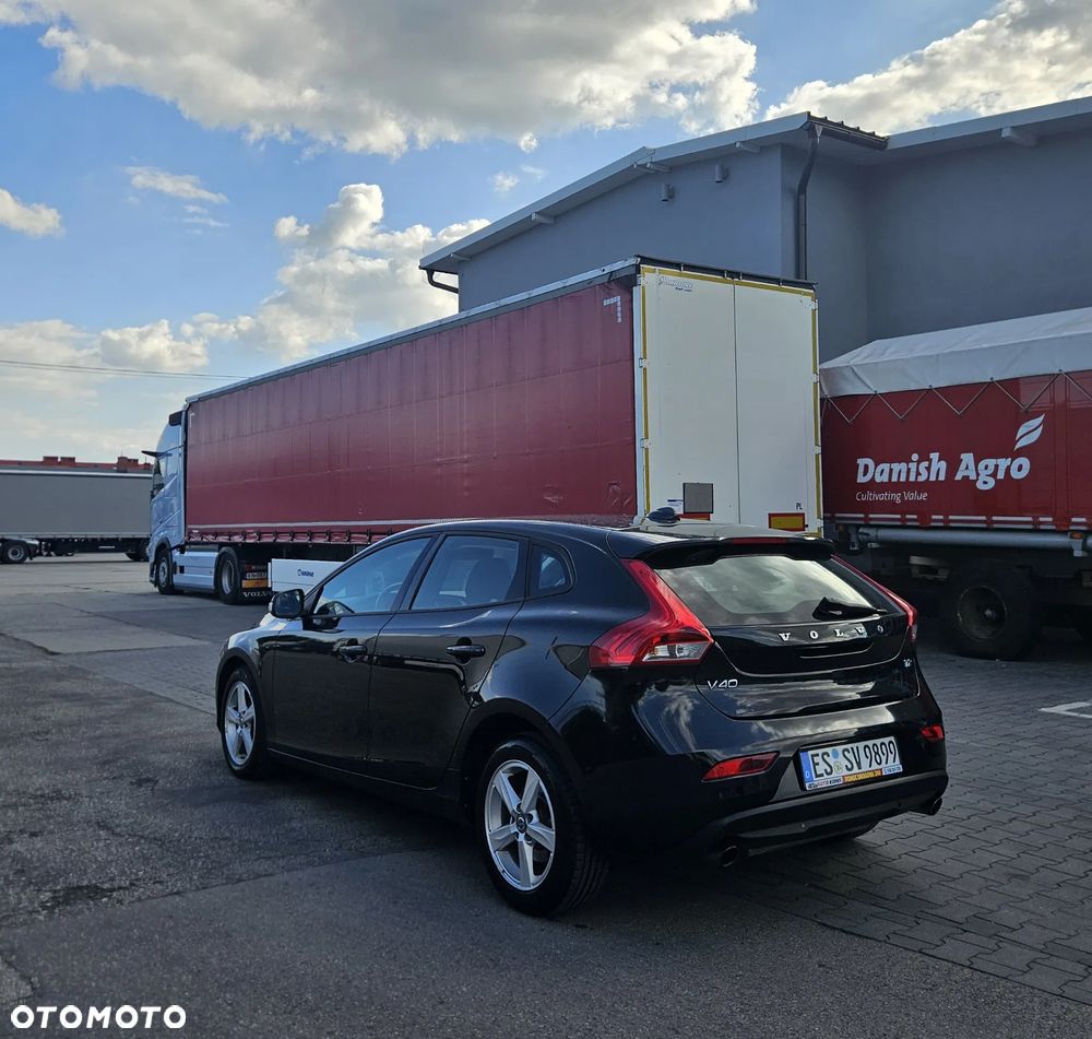 Volvo V40 T2 - 4