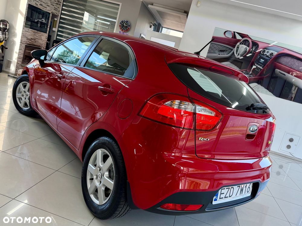 Kia Rio 1.2 L - 24