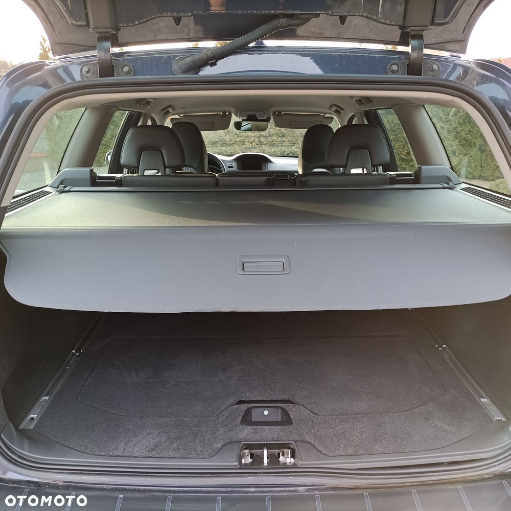 Volvo V70 D2 Black Edition - 15
