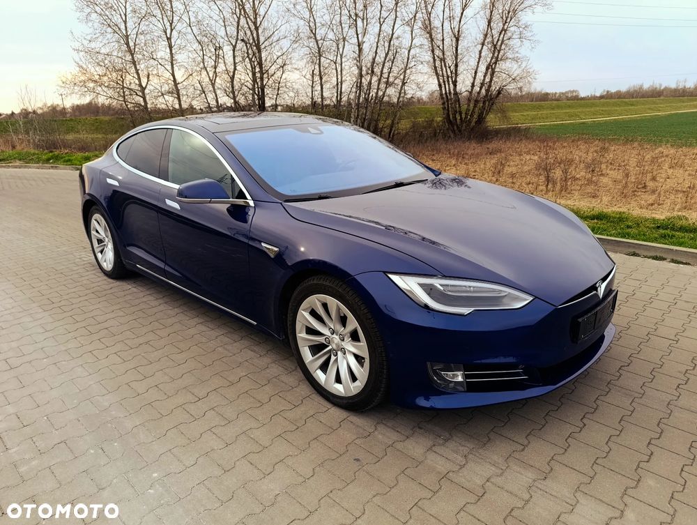Tesla Model S - 12