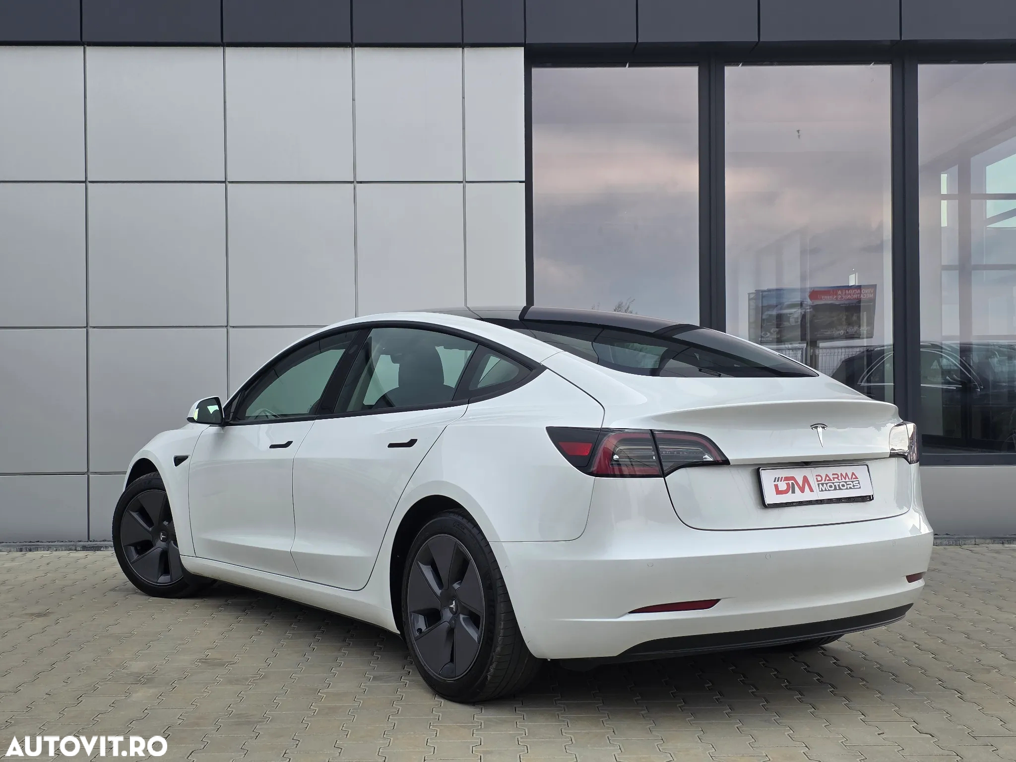 Tesla Model 3 Standard Reichweite Plus Hinterradantrieb - 3