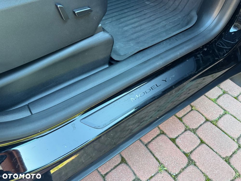 Tesla Model Y Performance AWD - 11