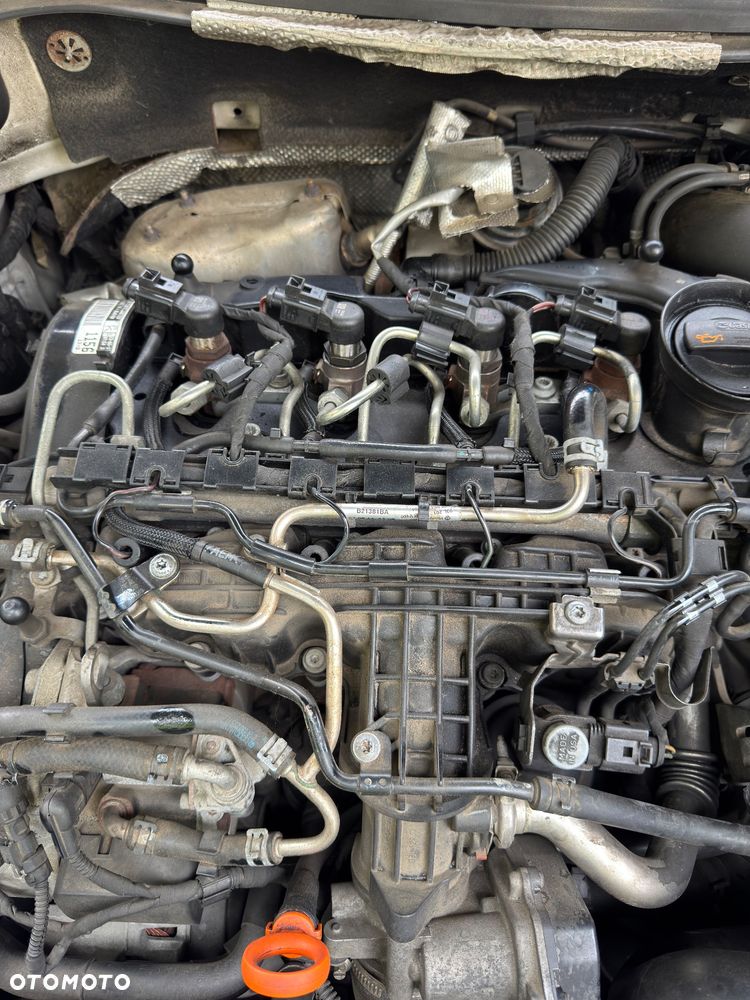 Volkswagen Passat 1.6 TDI DPF BlueMot Comfortline - 16