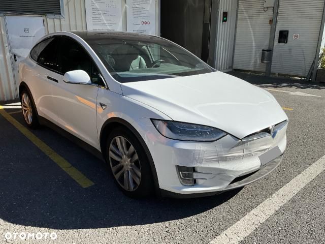 Tesla Model X - 2