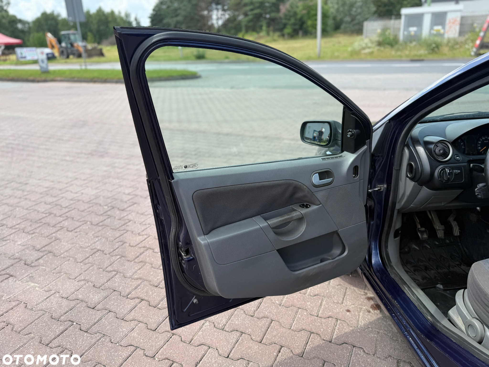 Ford Fiesta 1.6 Ambiente - 11