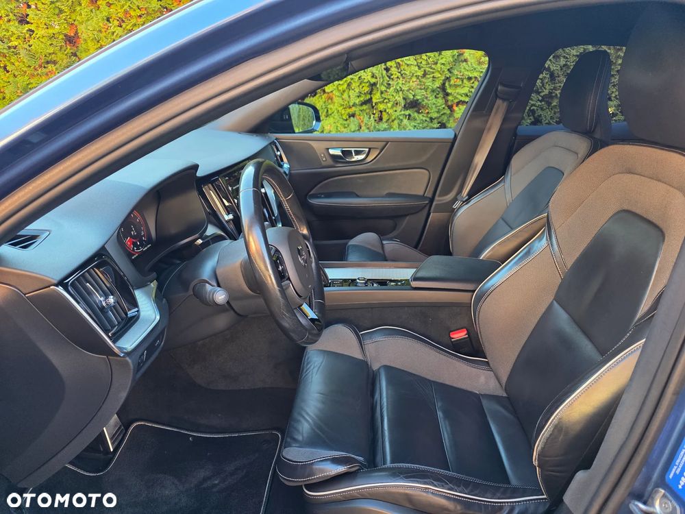 Volvo S60 T5 R-Design - 11