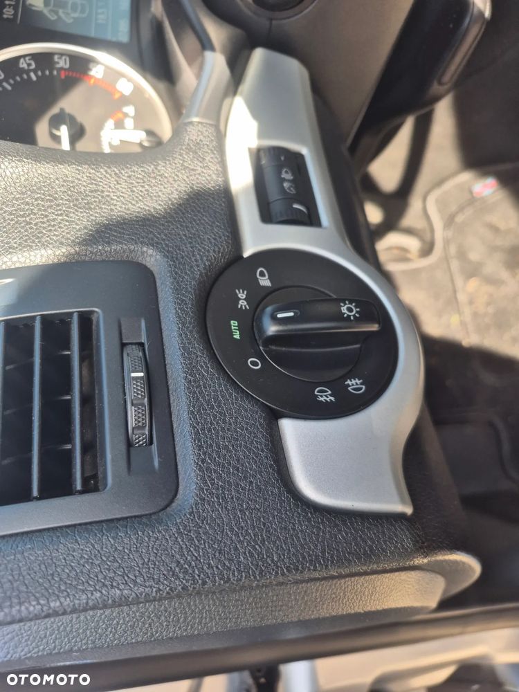 Skoda Octavia 2.0 TDI DPF Ambiente - 29