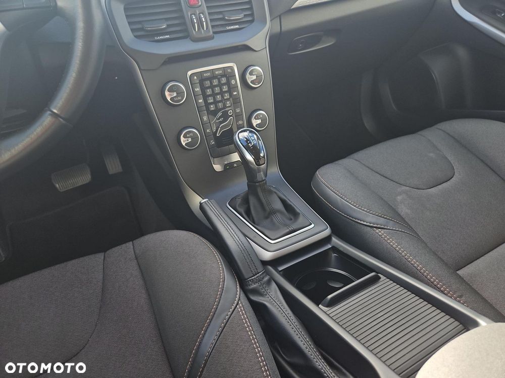 Volvo V40 T3 Drive-E Momentum - 17
