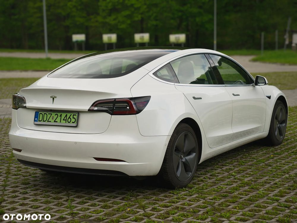Tesla Model 3 Standard Reichweite Plus Hinterradantrieb - 2