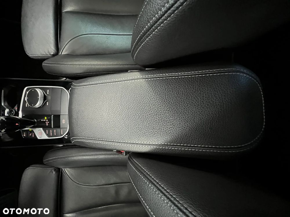 BMW Seria 2 220i Luxury Line - 28