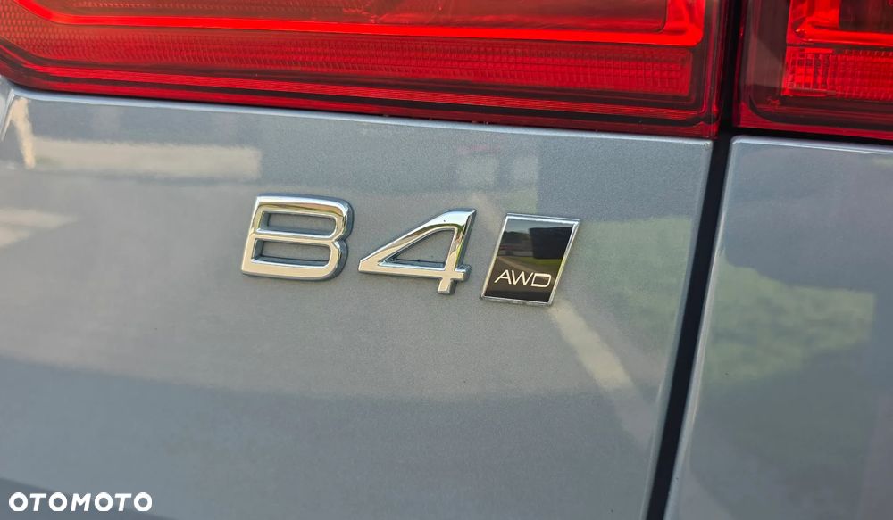 Volvo XC 60 B4 D AWD Ultimate Bright - 33