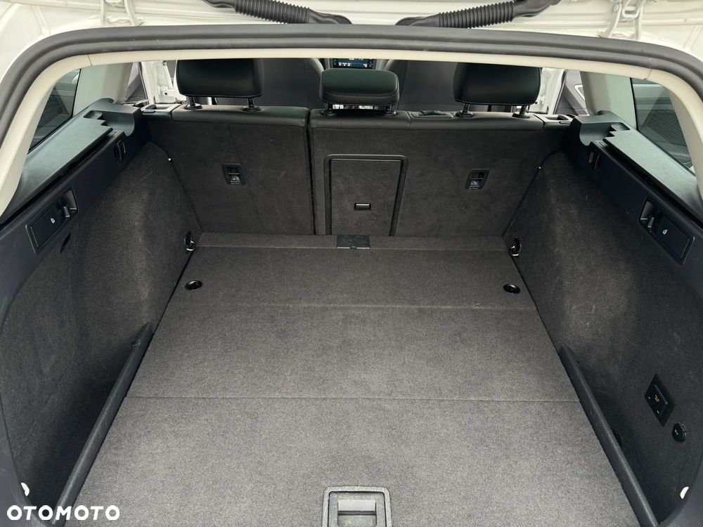 Volkswagen Golf - 22