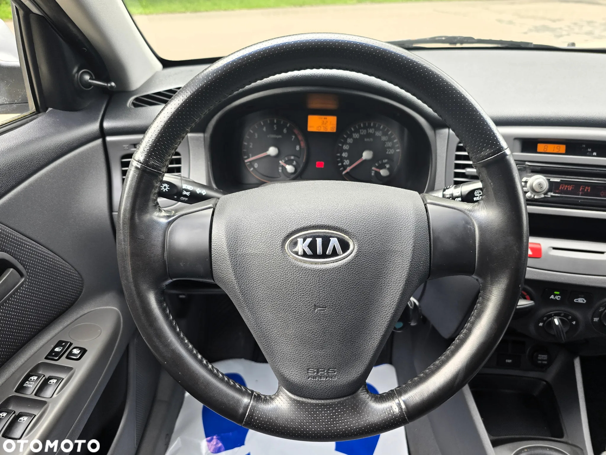 Kia Rio 1.4 Comfort - 21