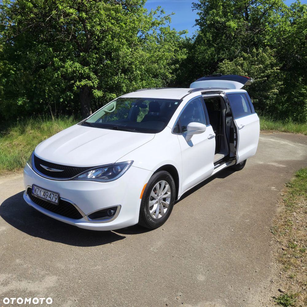 Chrysler Pacifica - 10