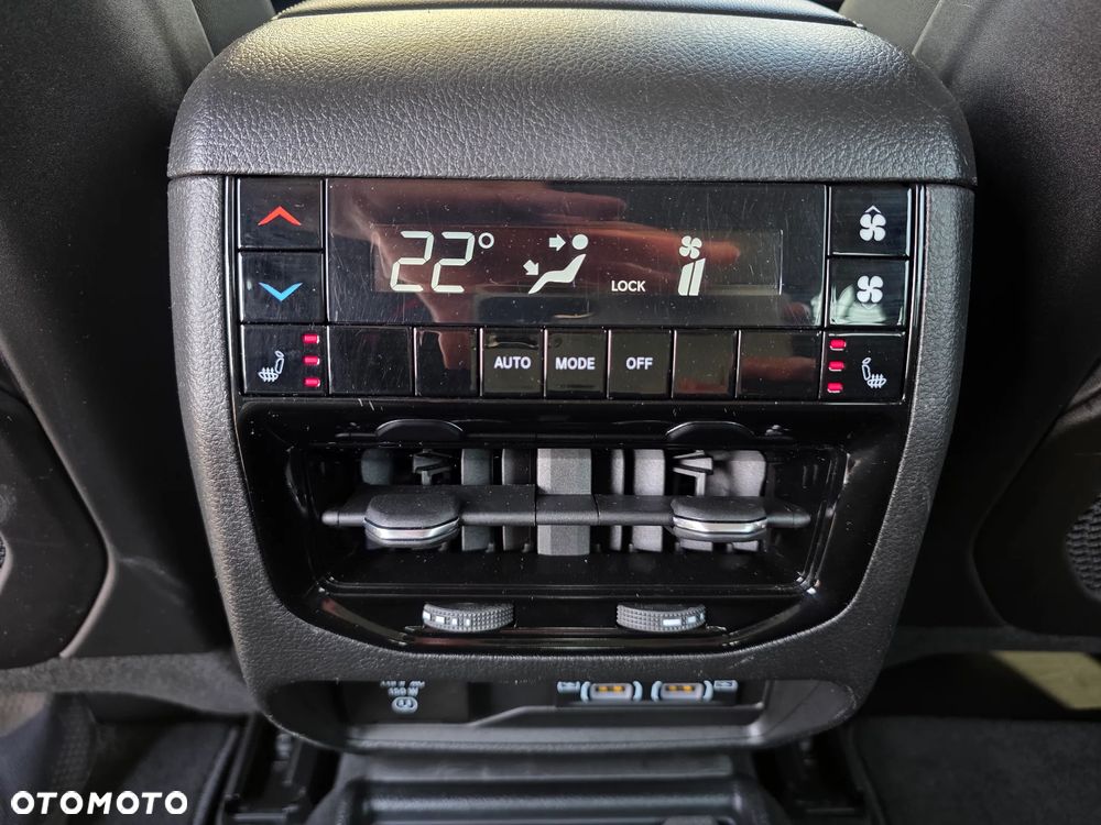 Jeep Grand Cherokee - 24