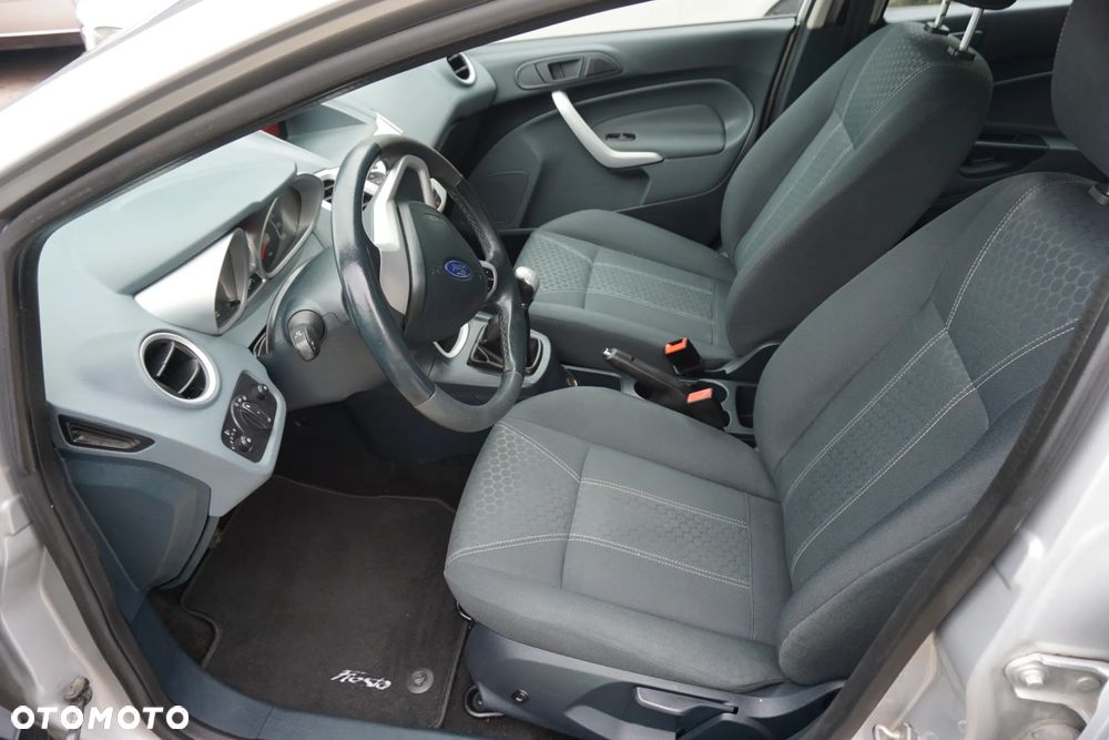 Ford Fiesta 1.25 Celebration - 17