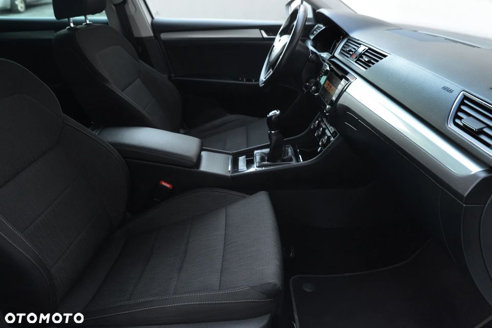 Skoda Superb 2.0 TDI Sportline - 33