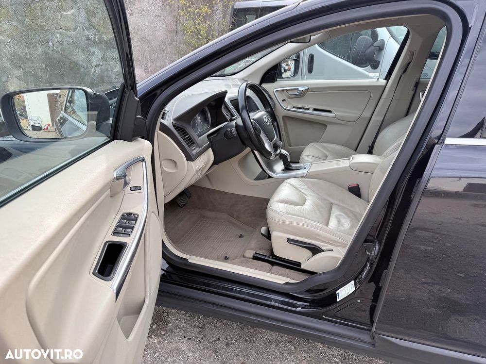 Volvo XC 60 2.4D AWD Momentum - 4