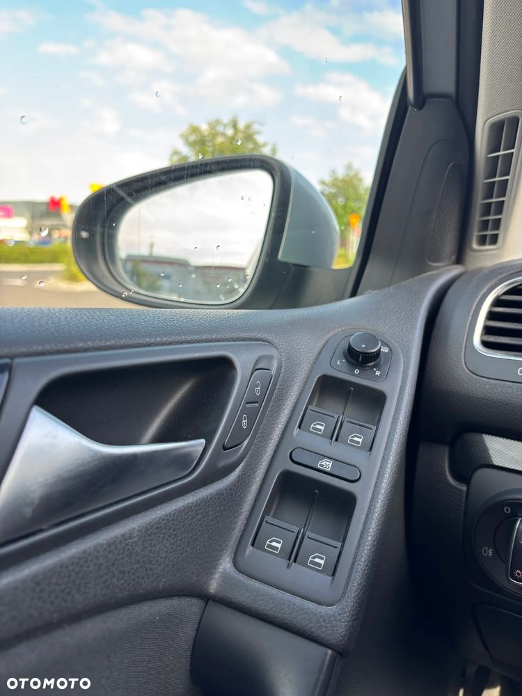 Volkswagen Golf - 8
