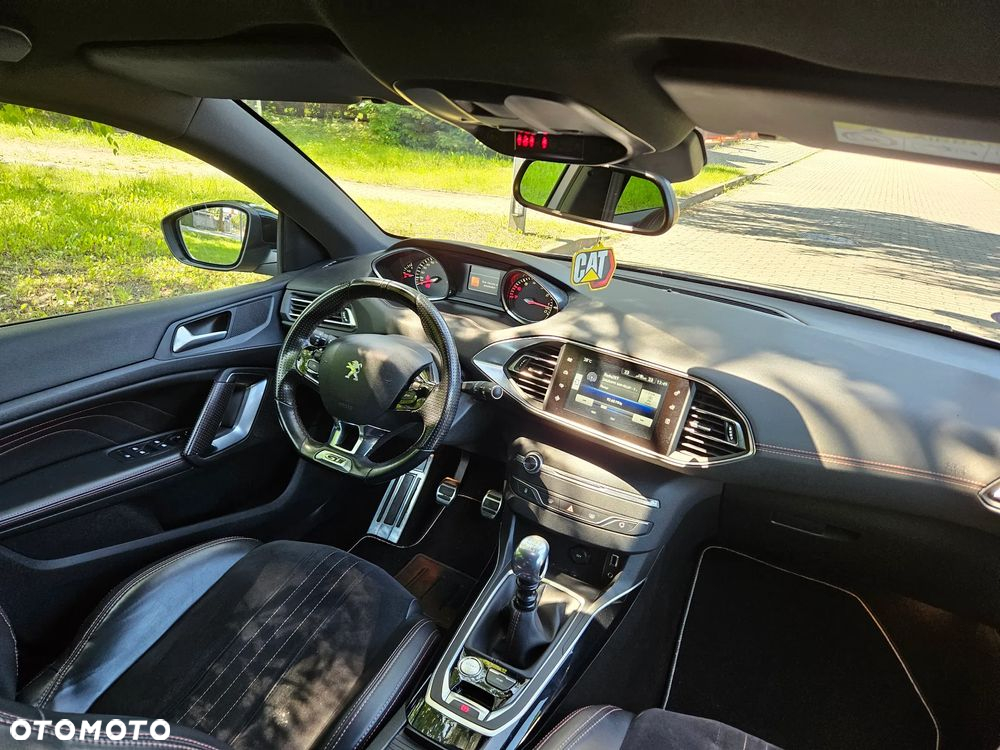 Peugeot 308 1.6 e-THP GT S&S - 33