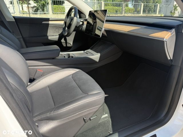 Tesla Model Y Performance AWD - 18