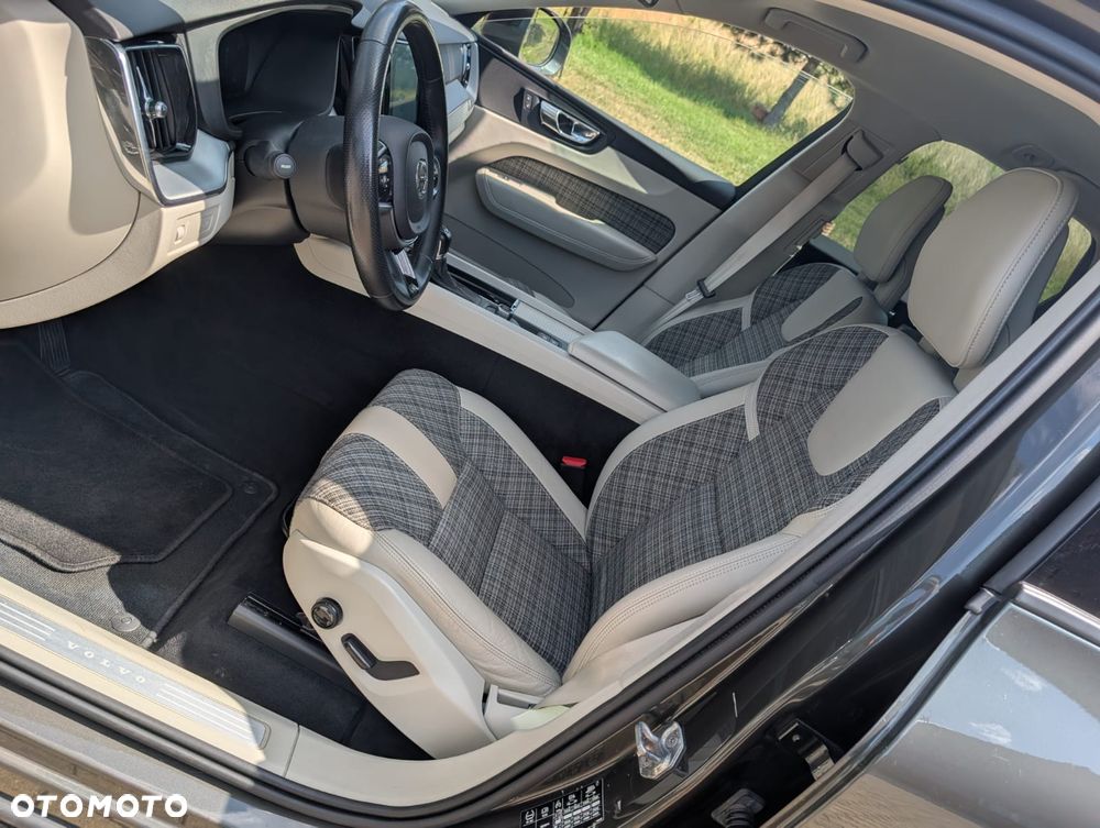 Volvo XC 60 T5 GPF AWD Momentum - 16