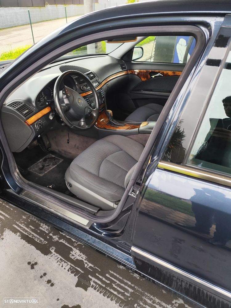 Mercedes-Benz E 220 CDI Auto Elegance - 4